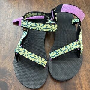 Teva Women's Original Universal Sandal Beach floral lime 9 EUC